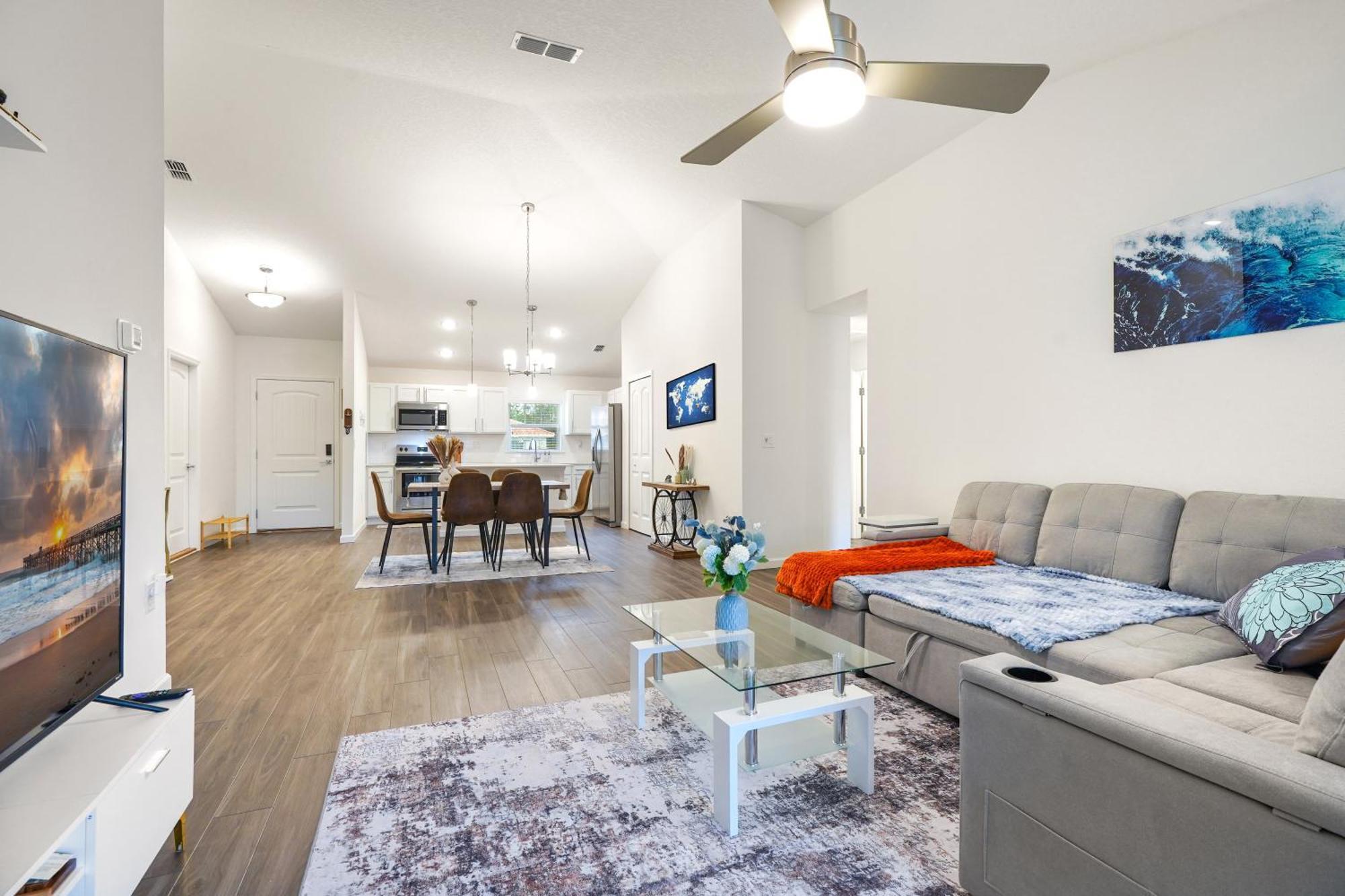 Coastal Vibes & Family Fun-spacious 3br, Kidz Zone, Desirable Neighborhood